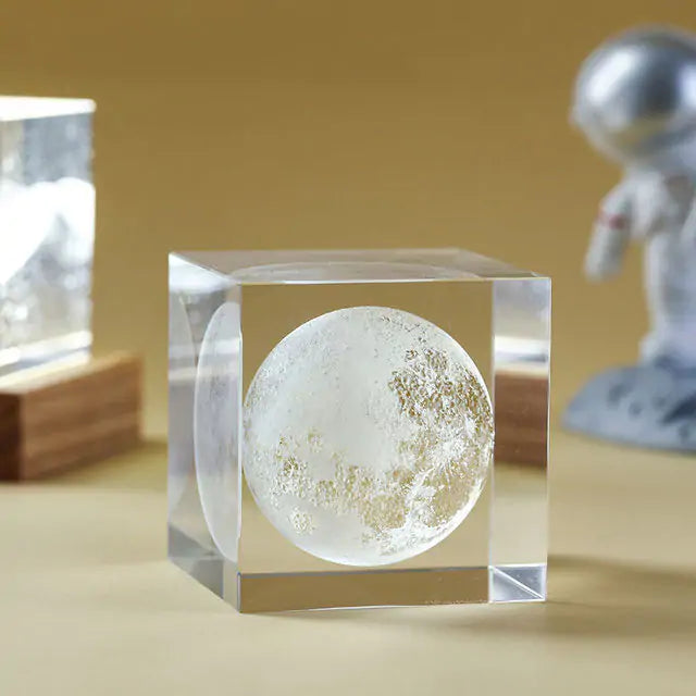 Maan LED Lamp
