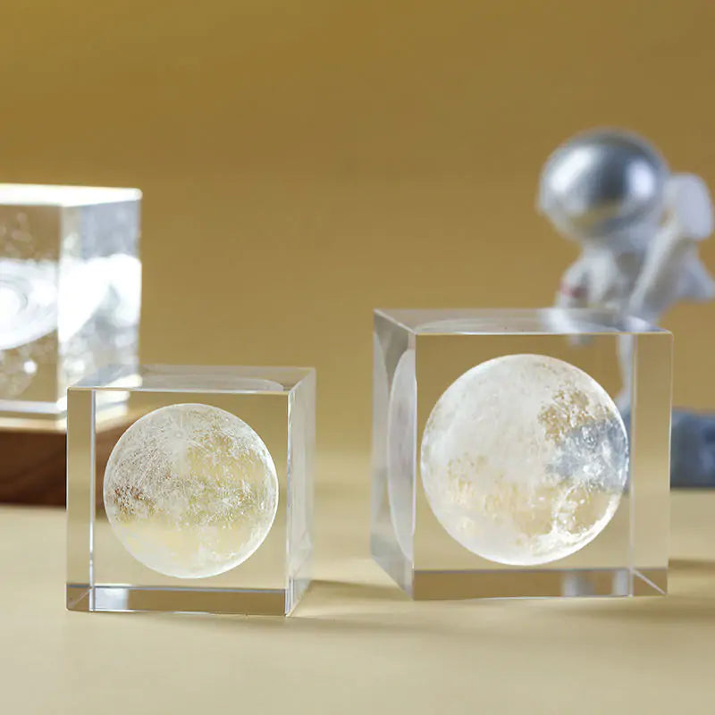 Maan LED Lamp